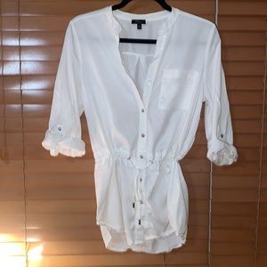 Cupio White cinched waist button down shirt